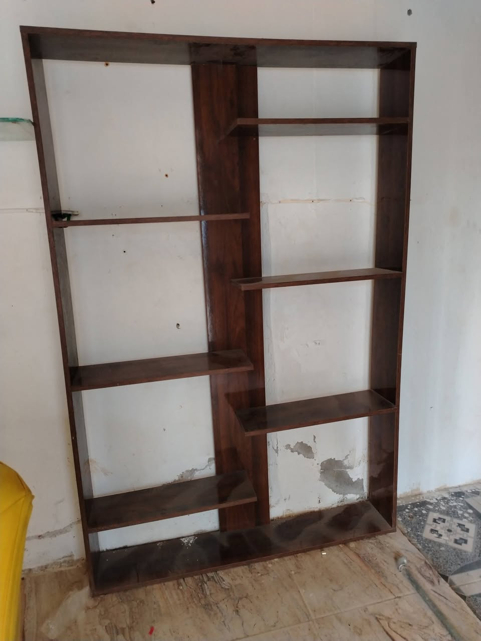 رفوف اثنين السعر 100 وبيها مجال للشراي
رقم الهاتف:***********
