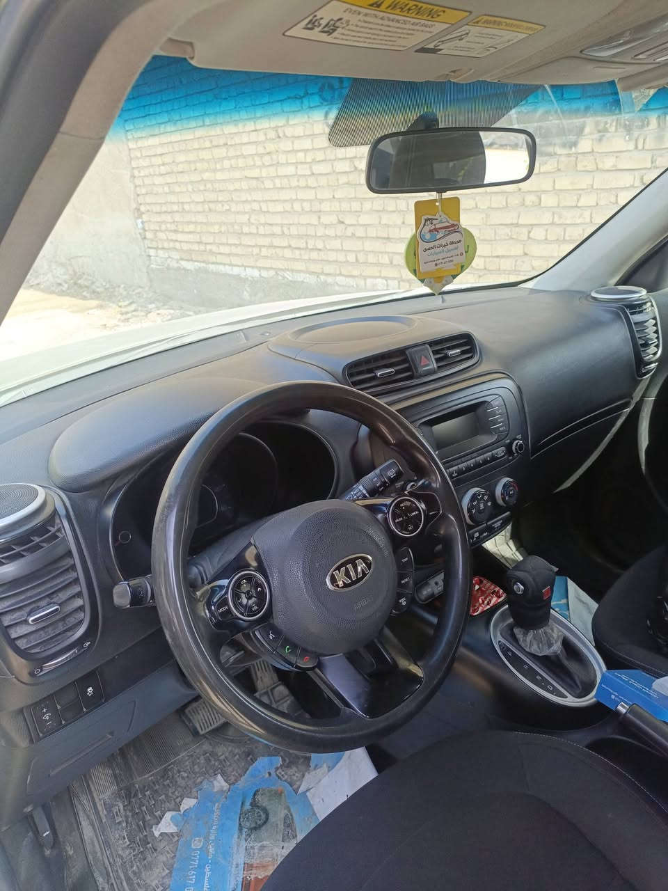 السلام عليكم
كيا سول للبيع موديل ٢٠١٤ وارد امريكي رقم بغداد بسمي 
جاهزة من كلشي محرك ١٦٠٠  قمارة وبنيد بيهن جراد 
مواصفات نص فول  السونار مع الصور 
السعر ٩٥ ورقة وبيها مجال بسيط 
*********** مكاني بغداد
