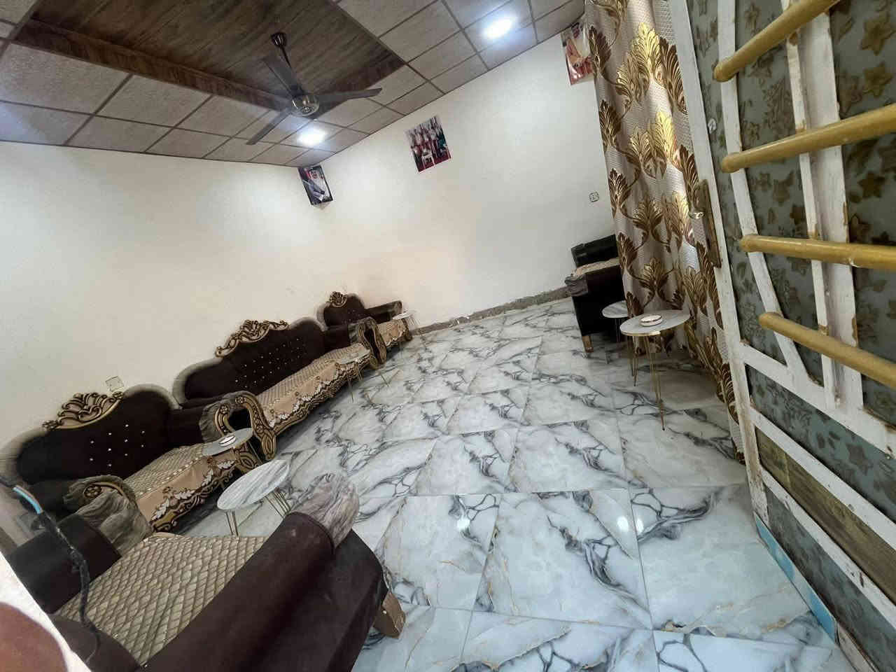 دار سكني للبيع مساحته125مربع العنوان ورديه ابو كيره
يتكون من غرفه كلدور صاله مطبخ مع مجمع صحيات داخلي وخارجي مع منور خلفي
نقص البيت البيتونه سندويج والمطبخ نقص جدران والسطح
طابو زراعي سند25

مكتب وعقارات الوارث
***********
