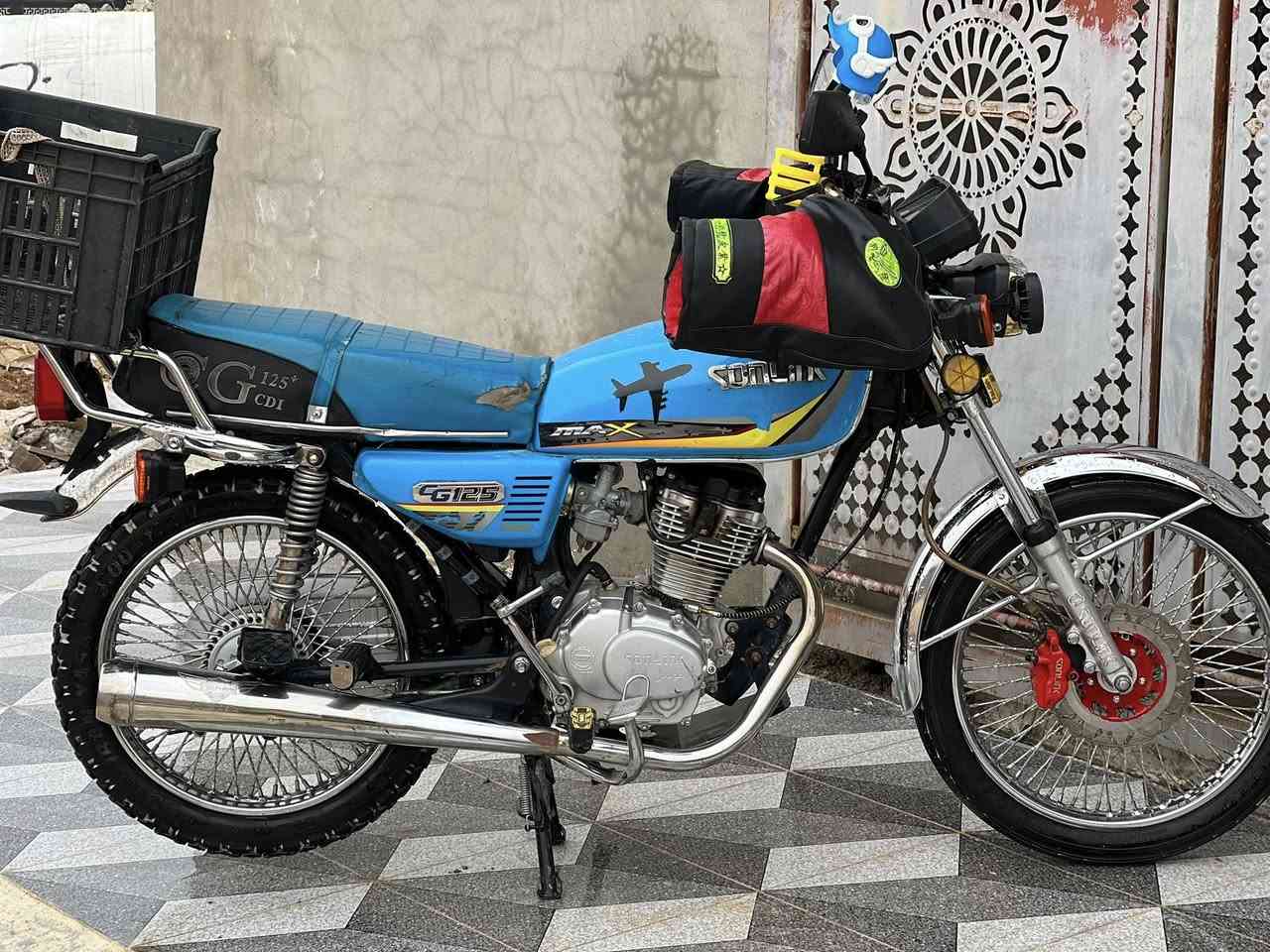 السلام وعليكم للبيع دراجه 4 كير موديل 24 مفتوحه النضافه جدامك السعر 525 وبيها مجال العنوان تكريت. 
***********
