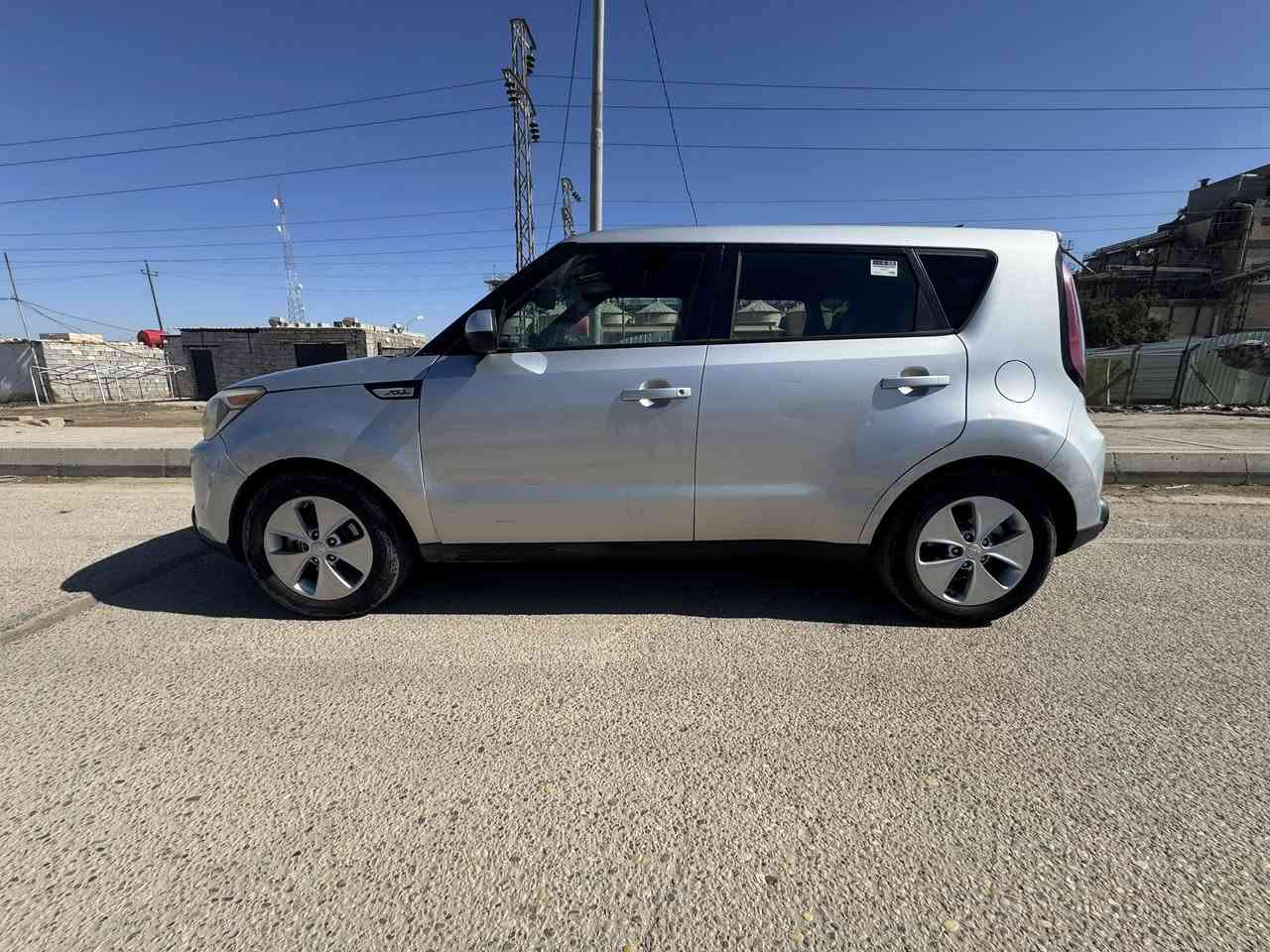 سلام عليكم
للبيع كيا صول 
موديل 2016
محرك 1600 غير مفتوح
رقم دولي جديد باسمي 2031
حادث جاملغ امامي فقط  جهة سايق
عنوان ديوانية 
سعر 107
موبايل ***********
