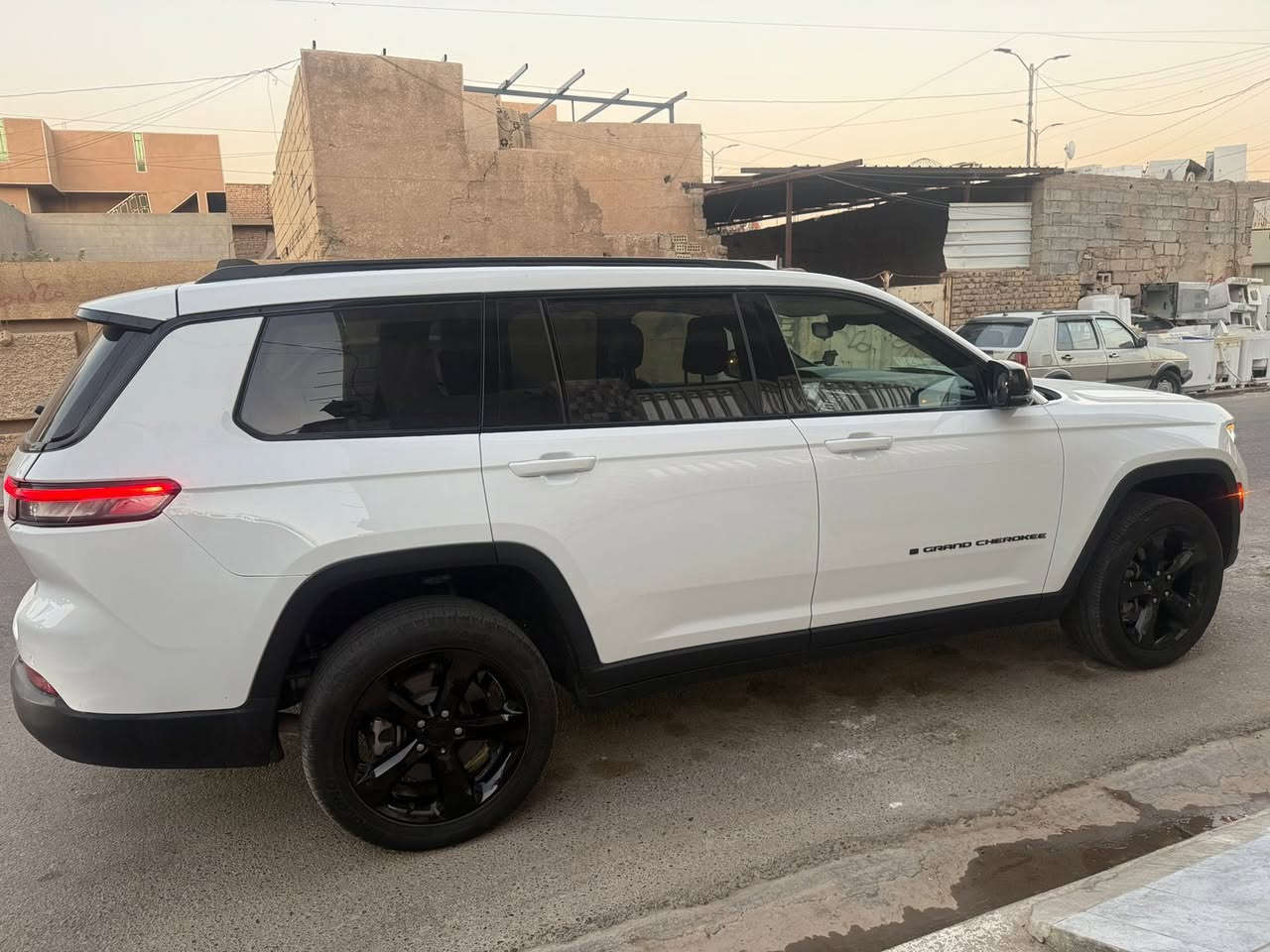 للبيع جيب بلاك توب 2023
فئه التديو  المواصفات 
فتحه سقف
سبعه راكب VIP
كشن كهرباء جلد و كنتاره 
رادار خلفي 
نقاط عمياء 
مثبت سرعه 
مانع انزلاق 
شفتات ستيرن 
تحكم ستيرن 
وبعد بيها هواي مواصفات 
حادثها  خلفي موضح بالصور جدآ خفيف بدون ايرباك بدون دواخل
ماشيه 17الف 
بدون رقم  تترقم بغداد
لتواصل ***********
