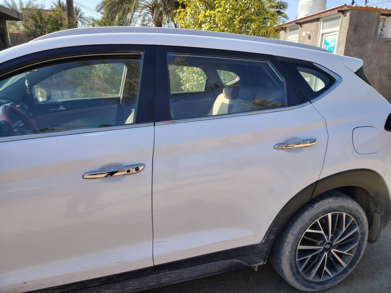 توسان ٢٠٢٠ خليجي بيهة بنيد صبغ فقط رقم بغداد بأسمي محرك ٢٠٠٠ مكان السياره بابل 
 السعر 175 
***********
