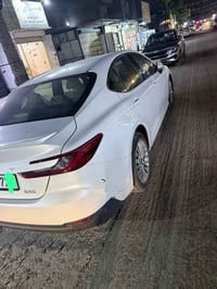 للبيع كامري موديل 2025 فئه Le بانزين مو هايبرد التواصل ع هذا الرقم 077...