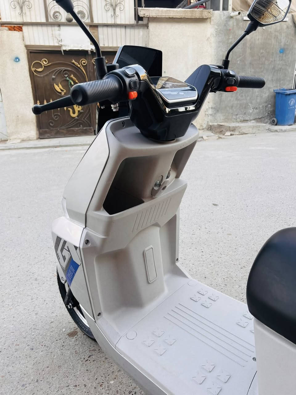 سلام عليكم ورحمه الله وبركاته
دراجه شحن نوع الملكه شركه فوجي 
موديل 2026  ماشيه 443 زيرو 
ملف 2000  بطاريات 6 كبار مسطره 
السرعه الحقيقيه 90 عدد التحويلات3
السعر 925 وبيه مجال بسيط جدا 
مكاني بغداد ***********
