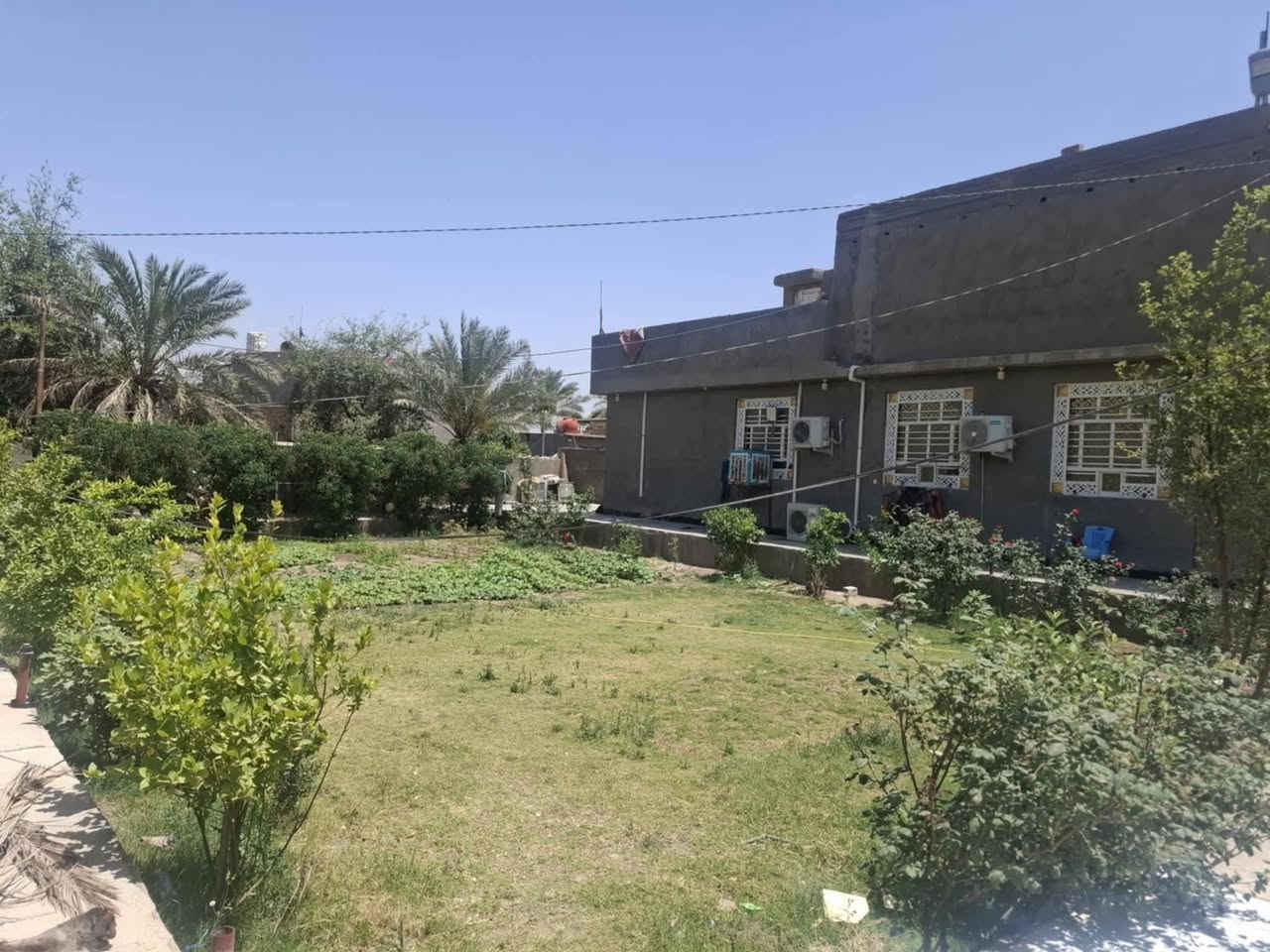 اللهم صل على محمد وال محمد دار للبيع طابو زراعي سند 25 خلف جامعة بابل منطقة ابراهيم الخليل كافة الخدمات 
ماء كهرباء تبليط يحتوي على 4غرف نوم مطابخ عدد 2 بناء حديث 
صحيات عدد 2 دخليه وخارجيه كلدور 10متر حديقه 650متر بناء 350 المساحه الكليه 1000متر .. للاستفسار ***********.
