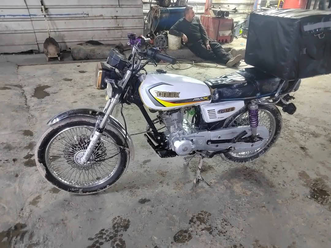 السلام عليكم السعر ٣٠٠غفل رقم الهاتف ***********
