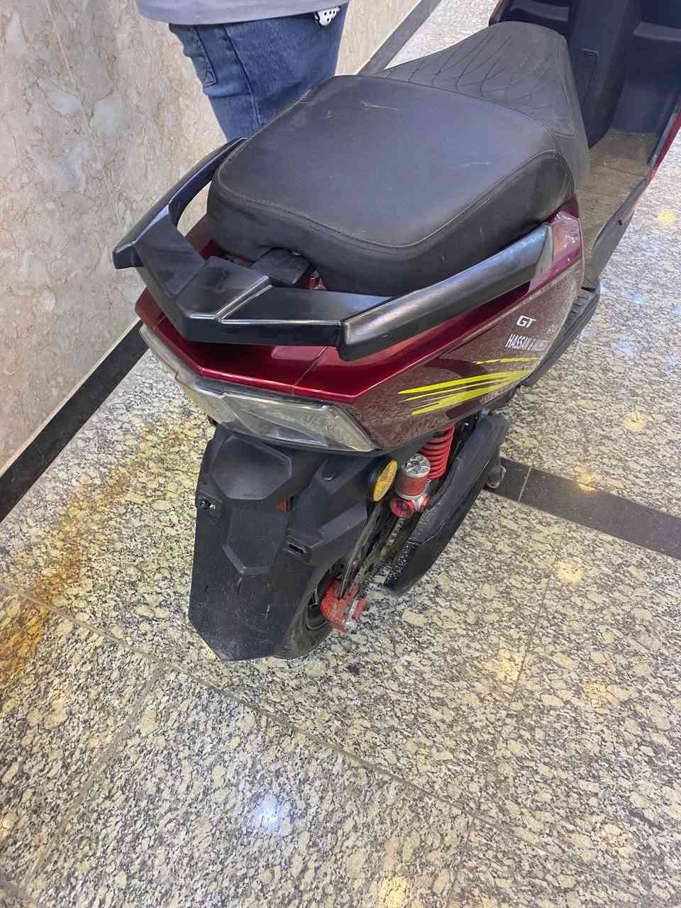 السلام عليكم شباب دراجه شحن🔋⚡ نضافه100% استعمال قليل جداً اربع سرع + بك الشحنه الوحده80km 
الدراجه شركة حسن وحسين دخول2025 شهر ال 10 ما بيها اي نقص بطاريه ليثيوم منفصله السعر900 الف بيها مجال قليل *********** واتساب ورصيد مكاني الطالبيه شارع مسبح الصفى
