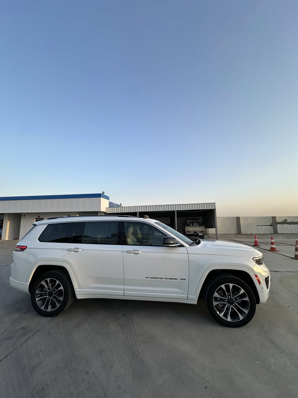 بسم الله ماشاءالله ***********
جيب گراند شيروكي ال Vip 2021
OVERLANDفول فول اعلى فئة
سقف بانوراما
والسياره غلفته ppf
ماشية38 km اخت زيرو
ارباك سليمه 100٪
المقاعد مساج _خزن _وتدفئة بارد وحار_كهربايي5حركه
داخل بيجي -ليد ديشبول -ليد داخل ابواب -يد ابواب ليد-
صندوق كهربائي
تشغيل عن بعد
الكاميرا الخلفية وداخل سياره
مستشعر وقوف
7راكب-6سلندر
5نيضام قيادة
كاميرا 360
التحكم على المنحدرات
مثبت السرعة
بصمة
تبريد المقاعد
حساس المطر
نوافذ كهربائية
مرايا جانبية كهربائية
نظام المفتاح الذكي
شاشة
وسادة هوائية 8
التحكم التلقائي في درجة الحرارة
قفل مركزي للأبواب
المصابيح الأمامية ليد
أبل كاربلاي
لوحة قيادة رقمية
مانع الانزلاق
شاحن لاسلكي
ABS
4x4
نظام تعليق هوائي بعد مواصفات
ملاحضه نص بونيت صبغ وربع جملوغ بدون دواخل بدون اربك سياره جديد على وضع شريكه ***********
