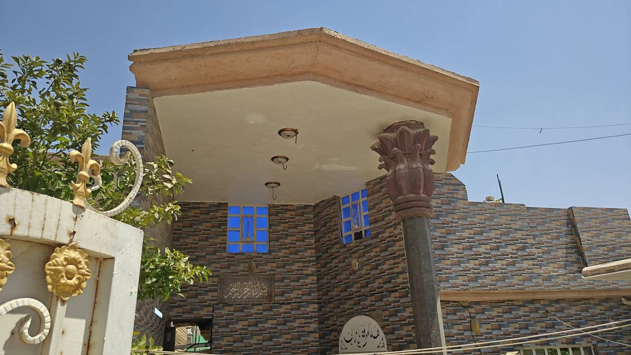 يالله يوجد بيت في العلكاية ملك صرف مساحة 250 متر البيت جديد طابقين يحتوي على استقبال ومطبخ وصاله وغرفين نوم وصحيات والطابق الثاني يحتوي على غرفة نوم واحده السعر 115 وبي مجال 
***********
