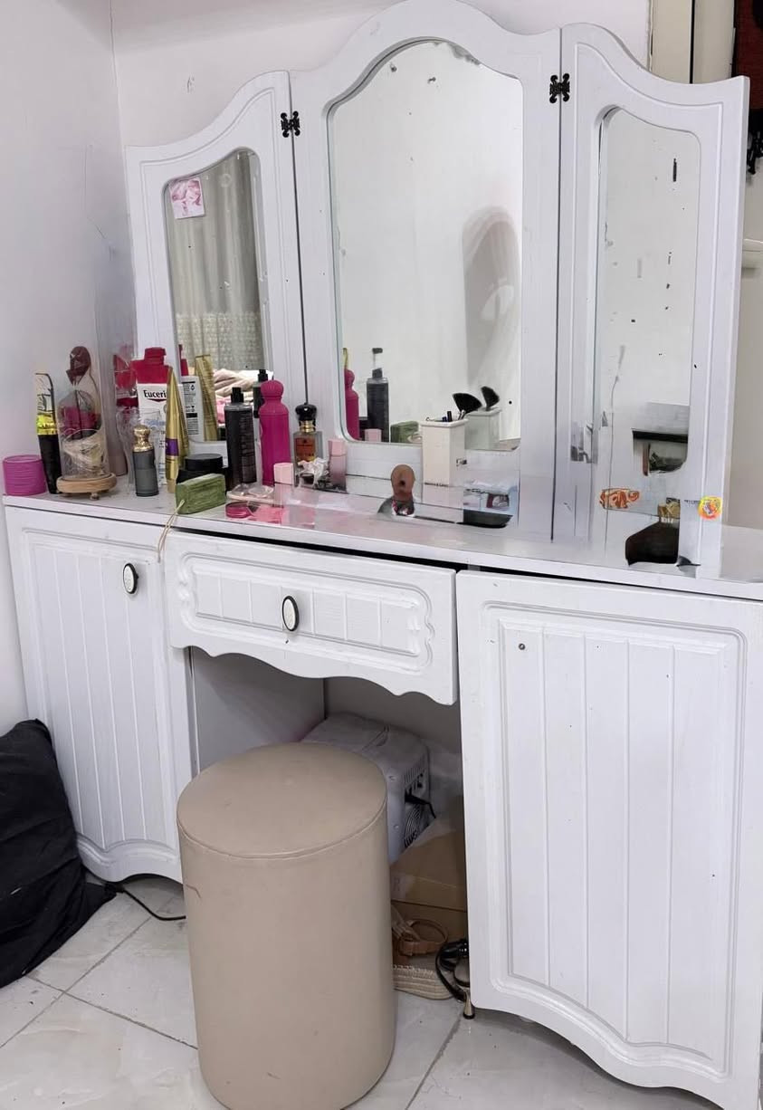 #بيع_مستعجل📌👇🏻
غرفة للبيع (٧) قطع بدون دوشك❌
العنوان #اربيل_هولير_نوي📍للمزيد مراسلتي✅👍


**إذا كنت صاحب هذا الإعلان وتريد حذفه لأي سبب، رجاءا أرسل رسالة إلى الدعم الفني**