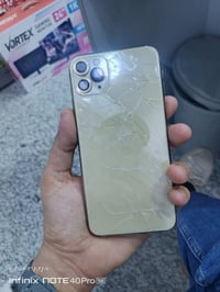 ايفون ١١ برو ماكس  للبيع السعر ٢١٥  ٠٧٨٣٣٥٤٧٠٥٥