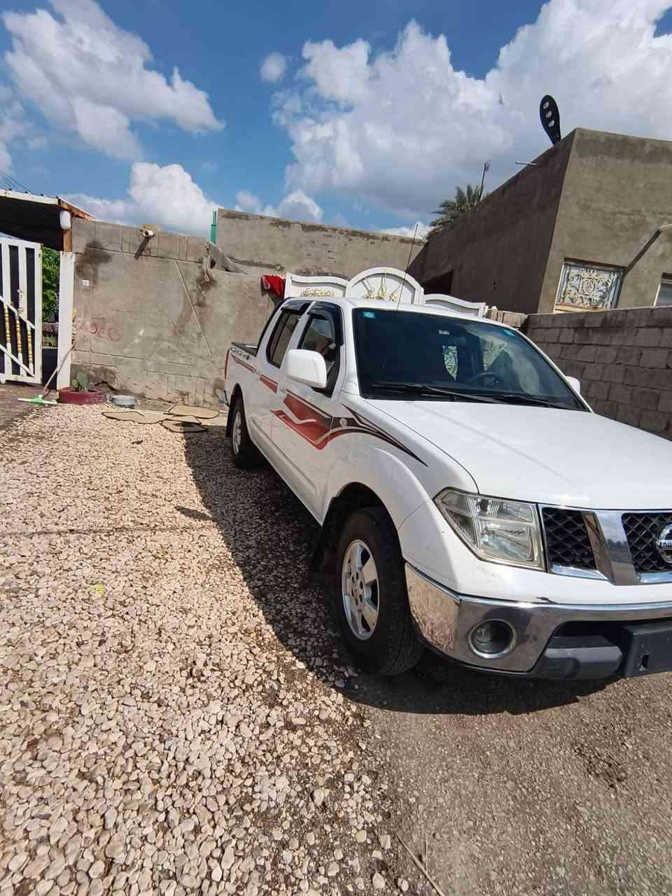 السلام عليكم ورحمة الله وبركاته  .

نيفاره 2015 .
كفاله عامه ماعدا الباب الي خلف باب الصدر بيهه بارد بسيط كما موضح في الصوره .
 كير اوتماتيك .
مكينه ما مفتوحه لا تنقيص ولا تبخير .
تبريد فول تدفئه فول .
ارضيه جلد .
كشفات زنون .
تخم تاير .
حداديه فول .
سياره خير من الله مال جناي .
رقم الانكليزي واسط بأسمي .
تحويل مباشر . 
المكان بابل .
السعر اتصل وبيك خير وتدلل .
رقم الهاتف *********** .
