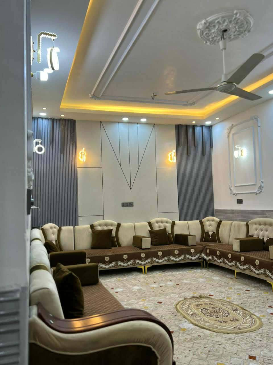 بيت 200متر بلاش بلاش مكان كلش مرتب وتبليط لباب البيت مقابل قريت الغدير 
عمود 282قريب علسوك ***********وشراي يدلل النجف, العراق
