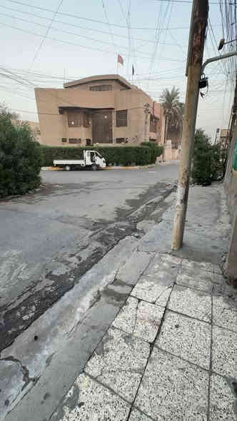 دار للبيع المساحه 200 م 
يعتوي على 4 غرف نوم 
طابق الارضي استقبال  وصاله وغرفه نوم ومطبخ حار ومطبخ بارد 
الطابق الأول 3 غرف نوم وصاله كبيره وحمام  مشترك كما موضح 
 بل صور
عنوان الدار الاورفلي شارع السمجه مجاور غازي المضمد 
موقع الدار اول بيت بل شارع لايوجد جار مقابل الدار  ومجاور الخدمي ويبعد عن الشارع العام 100 متر 
كما موضح بلصور 
التواصل والسعر 
***********
