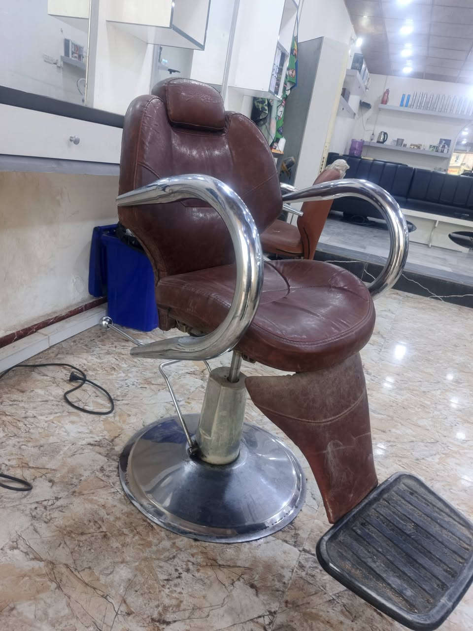 السلام عليكم اخوان كراسي اثنين ع 50 الواحد مكاني ناصريه شهداء الرقم ***********
