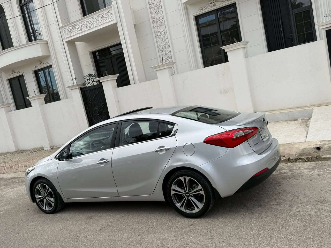 سيارة سيراتو خليجي 2015 
شرط كير محرك صدر امامي خلفي جاهزها اربعه تايرات جددت فول موصفات بيها باب كلير اثر شخوط وباقي سياره على وضع شركة ماشيه قليل سنويه وهزه جديد تحويل مباشر سعر 133
***********
لبيع سيارات :: Anas 
#سيارات #بيع #معرض #شراء

🖱️ملاحظه ::كل يوم انشر سياره تابعني 🖱️
