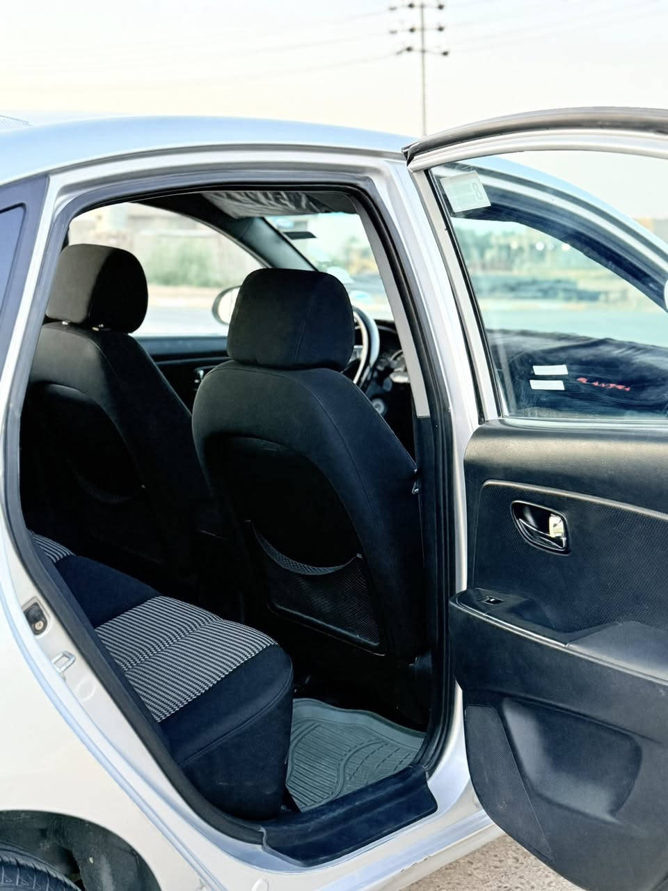 السلام عليكم…..
هونداي النترا 2011 خليجي لون رصاصي رقم سليمانية دولي سنوية بأسمي…سياره خير من الله حيل حلوه واحلى من الصور… 
محرك1600 شرط 
 4 جام كهرباء 
بلاجكتور شركة ..
كير  اوتو محور محرك صدر طخم تاير جدد…
سياره بيها بنيد تبديل بلادي بدون دواخل
مكاني صلاح الدين تكريت 
للاستفسار ***********
