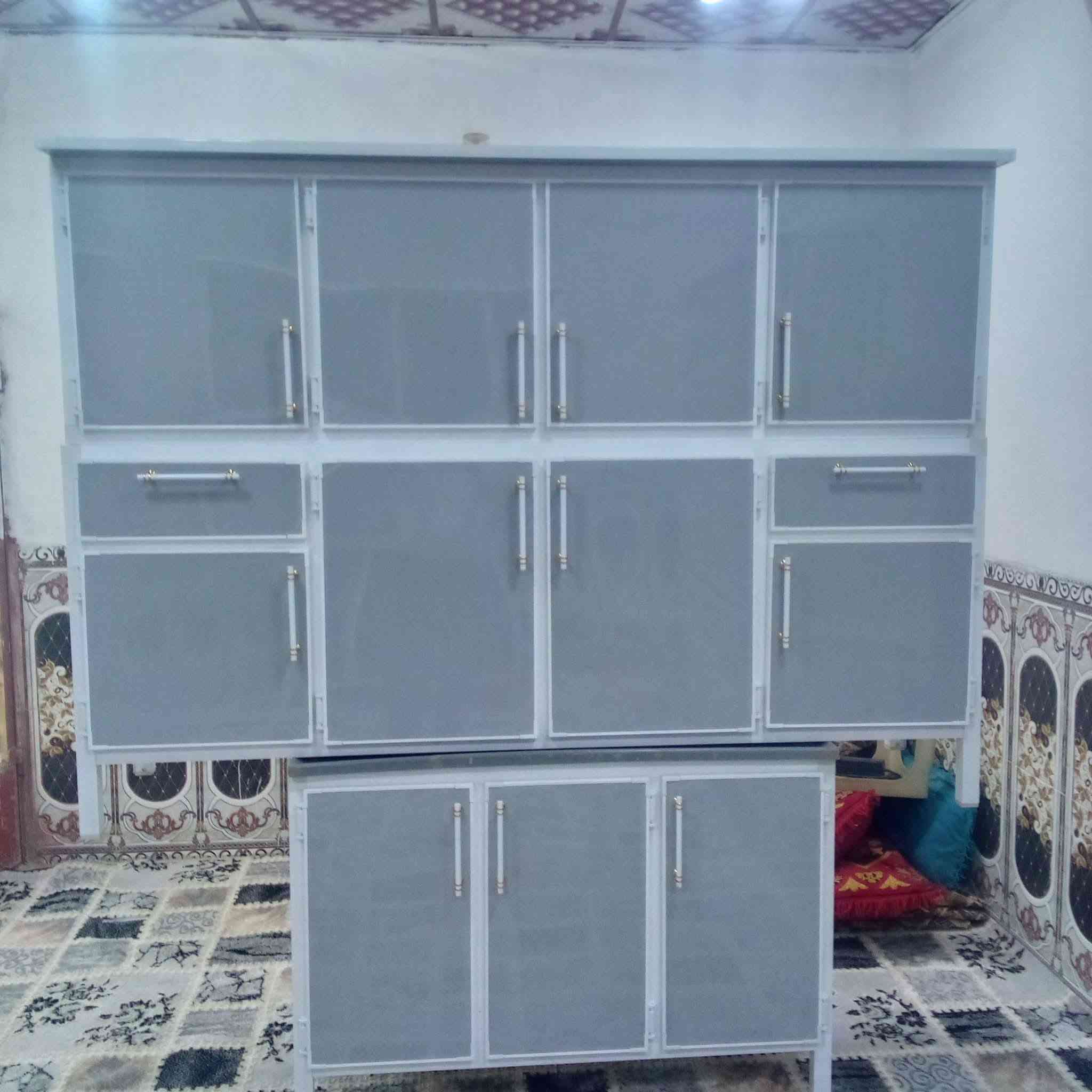 مرحبا انواع الكاونترات متوفره جميع  الالوان  الطول مترين مع سنك مرمر متر وعشرين العنوان بعقوبة صناعه الثالثه عل عثمانيه وعندي خدمه توصيل بكروه ***********

