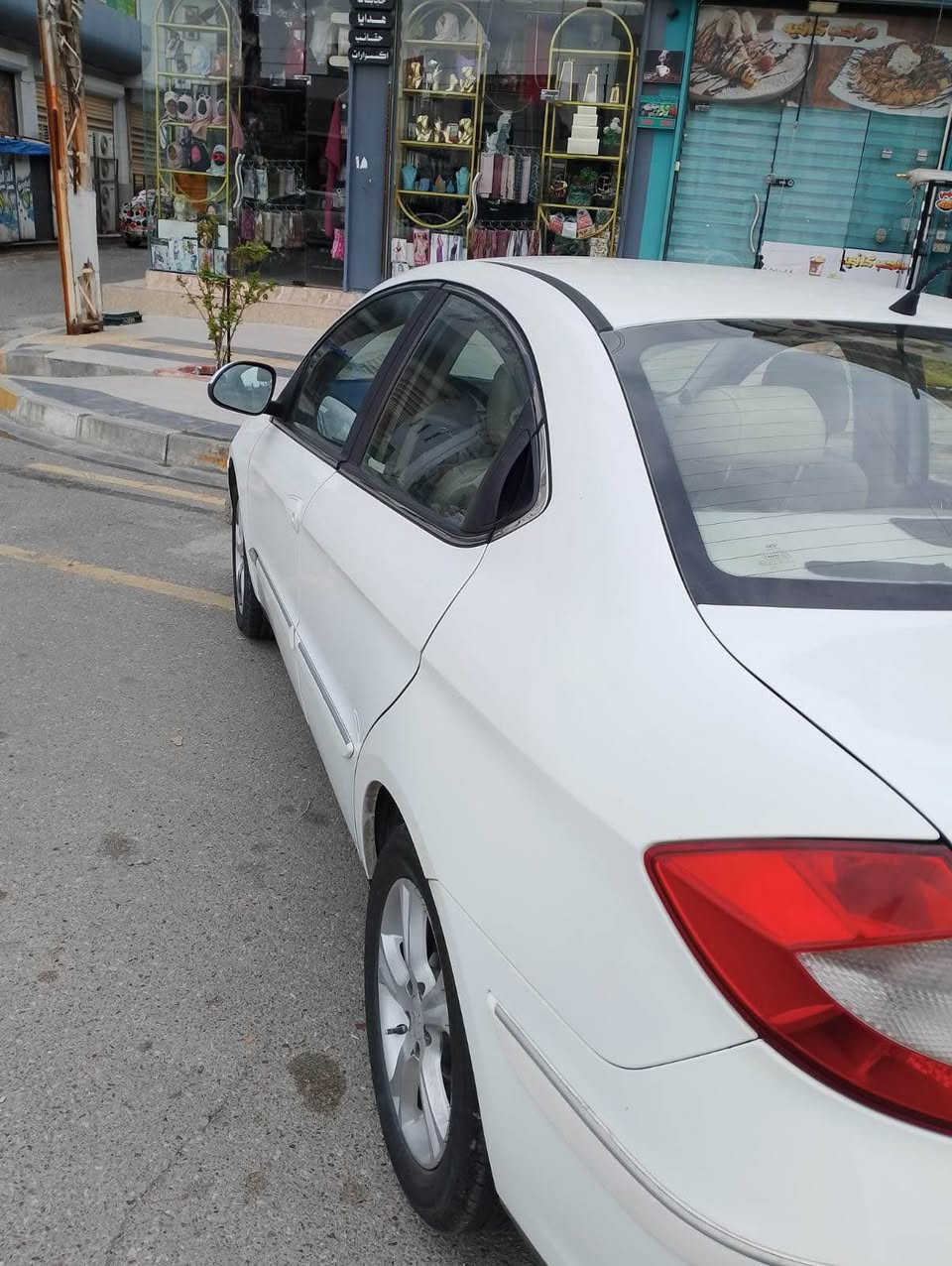 سلام عليكم 
للبيع شيري a3 موديل 2014
رقم سليمانيه سنويه  جديد شرط تحويل بيها بطاقه بانزين
كير محرك شرط سياره ماشيه 85 فقط  صدر جديد تايرات جديد كهربائيات كله شغال تبريد تدفىه سياره كلشي بي شغال 
فول موصفات سقف سلايت حساس خلفي كشنات جلد  تبريد لمس شاشه كاميره قفل مركزي 
سياره بيها صبغ بونيد وشويه من جاملغين بدون دواخل وبدون ارباك سعرها 65 وبيها مجال عنوان كركوك شارع القدس *********** كركوك, العراق
