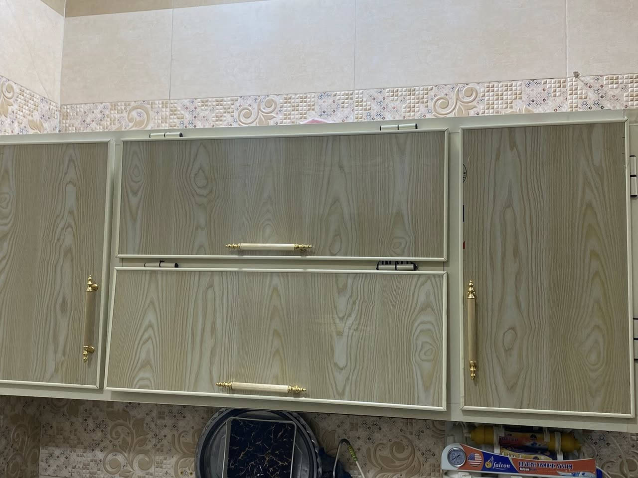 سلام عليكم كاونتر 5 قطع سنك مرمر جديد نضيف + ميز طعام مرمر 5 كراسي نضيف للتواصل واتساب ***********
