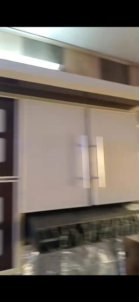 اثاث منزلي للبيع بحالة جيدة
كاونتر صغير سنك مرمر بحلة جيدة السعر ٢٥٠ الف 
الاتصال بمسج على وتساب 
  .***********
