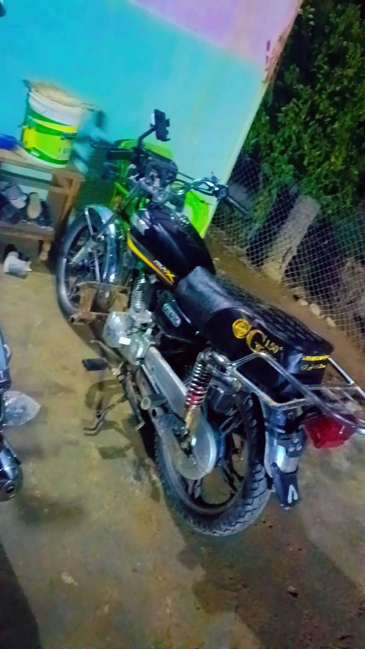 دراجه سيفان موديل ٢٢ بيهة النمرة ٣ مايجي للبيع أو مراوس بستوتة عنوان الخالص هبهب رقم الهاتف ***********
