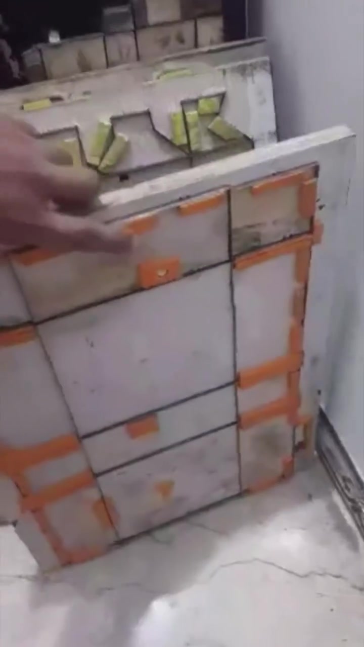 السلام عليكم
قوالب كارتون عدد 12 قالب 
جديدات غير مستخدمات إلي يفيدنة
ابيعهن كلهن ب 200 ألف 
للمعلومة اني مسوي الواحد ب 100 ألف 
رقمي ***********
توصيل موجود
