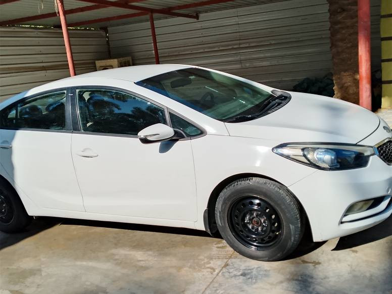 سيراتو 2014خليجي شرط التحويل محرك ١٦٠٠ شرط لاتنقيص ولا تبخير بيها 4قطع صبغ بدون دواخل شرط كفالة من اللغد والشاصي والحوض محرك كير تبريد صدر تخم تاير جديد السعر ٩٥ وبيه مجال المكان صويرة ***********
