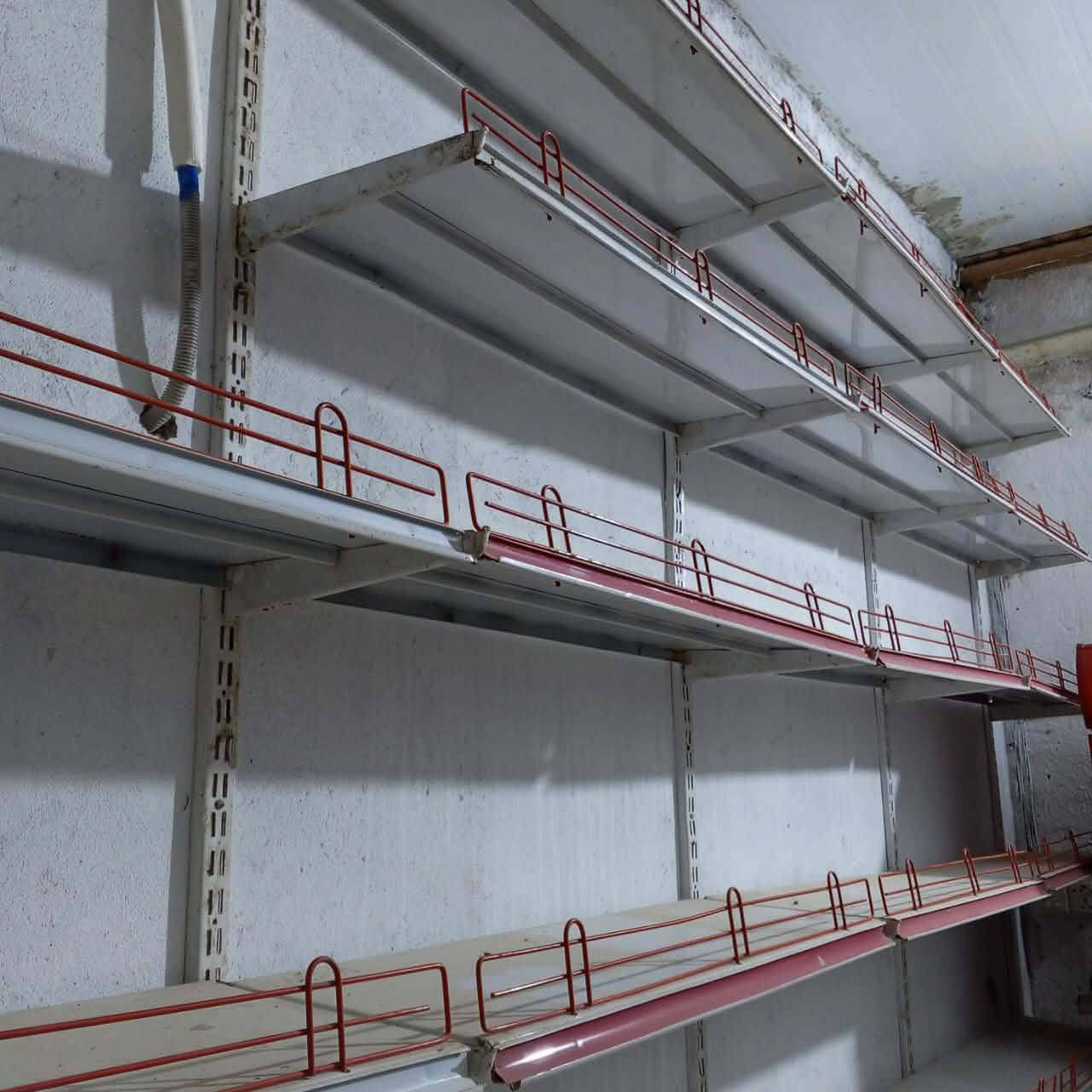 رفوف محل مستخدم قليل العنوان واسط نعمانيه  التصال ***********
