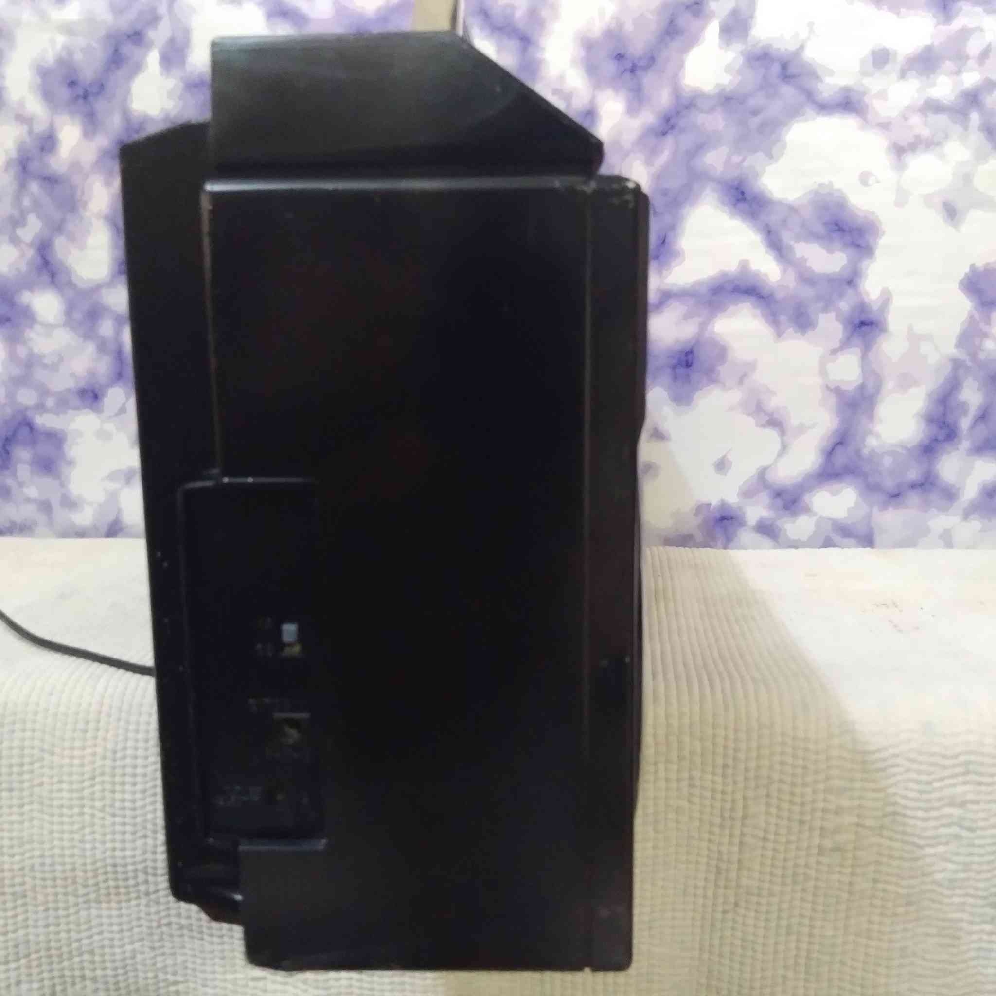 جهاز ماركة سانيو
صناعة يابانية اصلي 
راديو 4 موجات بي FM
مسجل شغال 
مدخل اواكس AUX 
 *********** واتس اب 
التوصيل داخل العراق فقط
