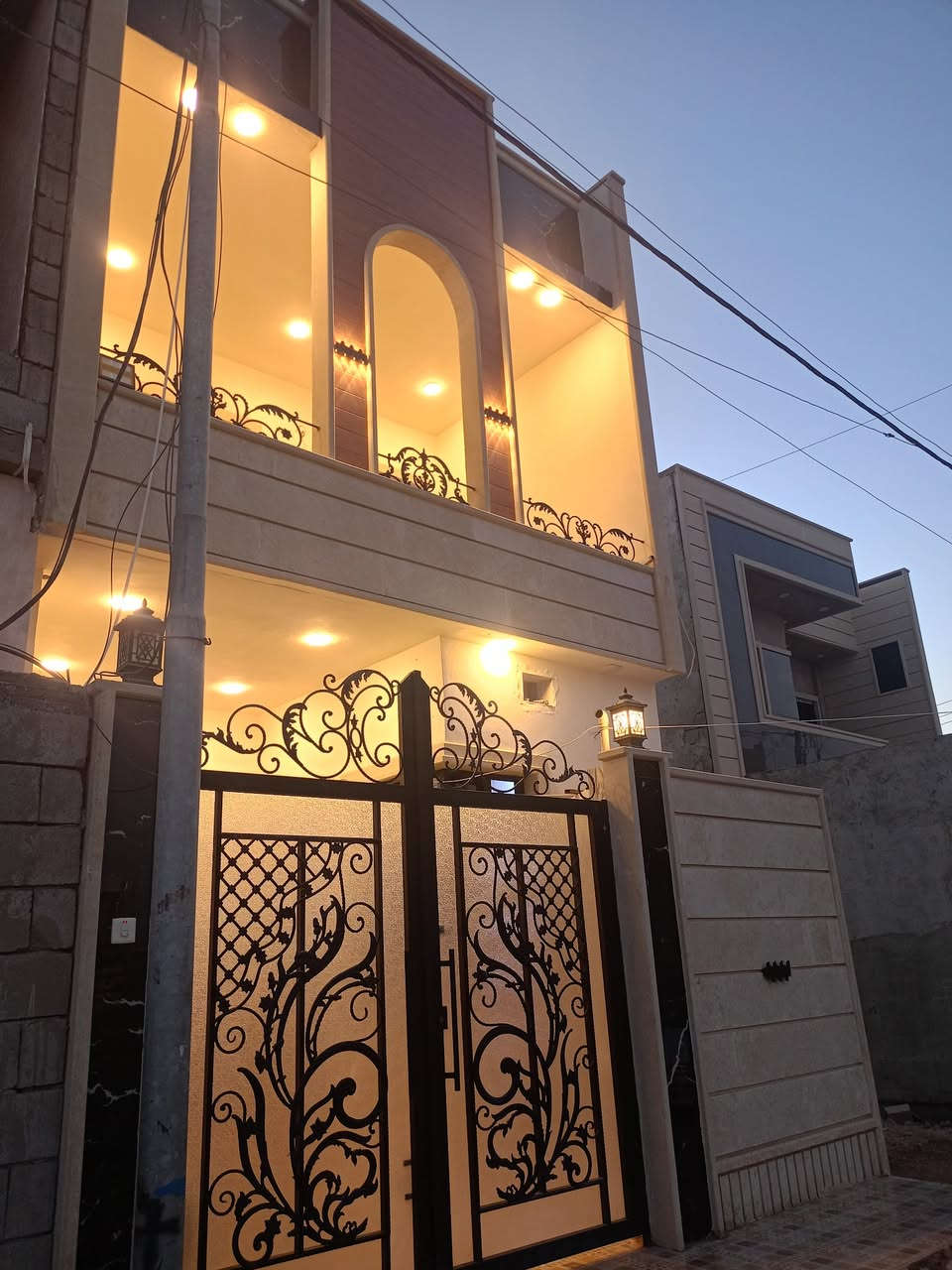 دار للبيع مشيرفه  الثانيه النسيج بناء 
حديث ملك صرف شرط التحويل
مساحه الدار 100جبها 5
طابقين 3غرف نوم بيت زيرو 
اي استفسار مراسله الصفحه او الاتصال على 
الرقم 
***********
***********
