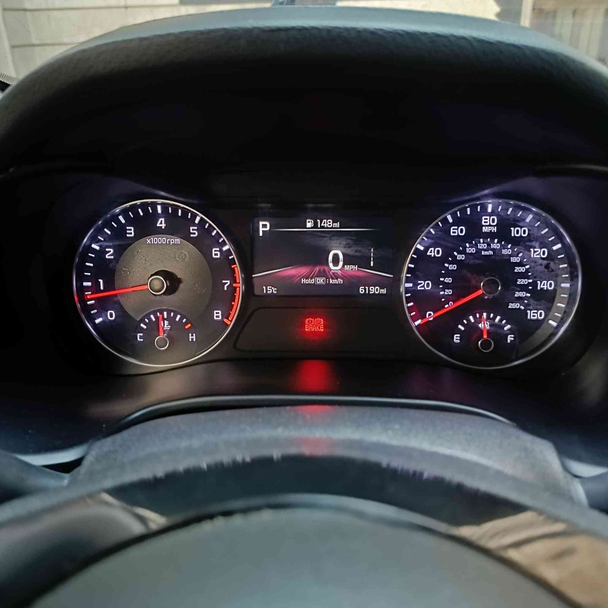 السلام عليكم ( للبيع فقط ***********)
كيا فورتي موديل 2024 وارد امريكي
محرك 2000 دوش 
السياره زيرو ماشيه 6الف 
فئة LXS لون  احمر ميتاليك
دخول وترقيم جديد 
رقم بغداد 
سويج - شاشه ايباد _ كامره دواره- ويل كب - رادار امامي وجانبي وخلفي - اشاير بالمرايه الجانبيه - لايتات ليد 3 عدسات اصلي شركه -جميع ايرباكاتها سليمه- تحديد مسار - قياده اليه -4 انظمة قياده
حادث السيارة باب وجاملغ مبدل والبنيد شبر بدون شاصي كفاله بوضع الزيرو 
كلها ليبل واحد ماعدا الباب والجاملغ  
راديترات وتبريد بلادي 
السياره جديده كلش  تريدها قسط تريدها نقد  
مكاني بغداد حي القاهرة
