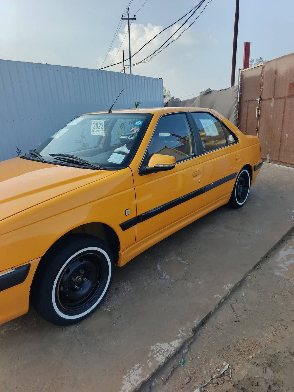 السلام عليكم سياره للبيع بيجو موديل 21 حداديه جديده اسبوع مسويه كفاله عامه مكانين بارد من عده الصبغه مصفره هيئه وغرامات وهزه جديده رقم قادسيه مكان السياره الديوانيه السياره بسمي السعر 68 
رقم ***********
