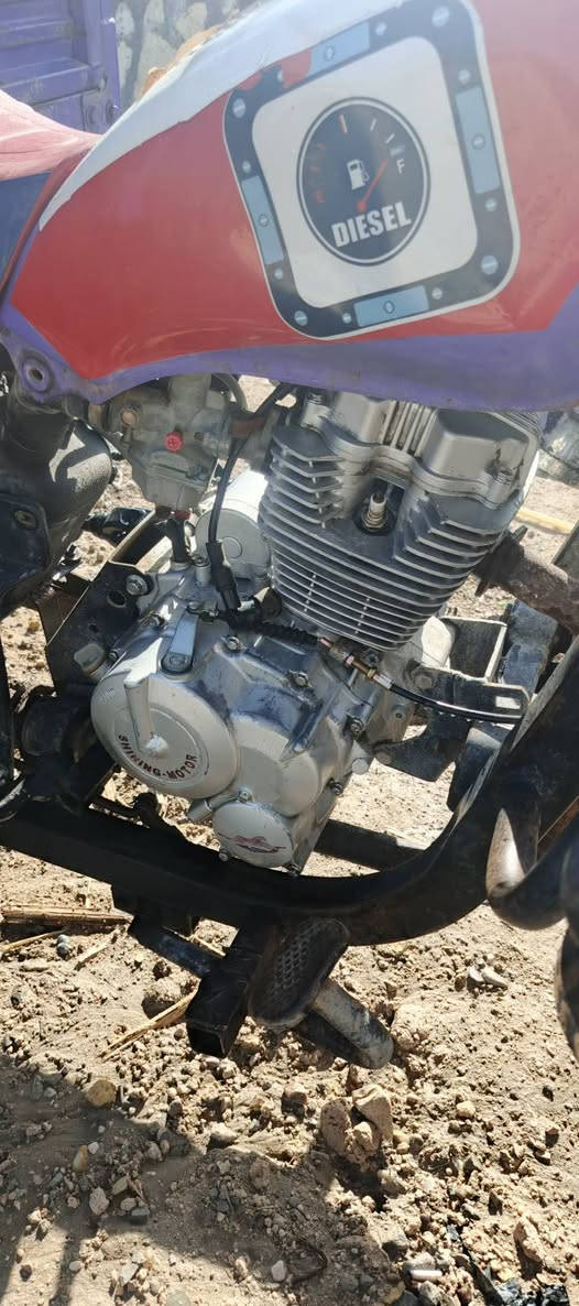 سلام عليكم ستوته للبيع مديل 2020 أوراق اصولي
لون بنفسجي كدام عينك ستوته نضيفه 
كهربايات كلها شغاله ماعايزه شي مال جنايا 
سعر1750وبيها مجال بصيط 
تصل عل رقم وخادم اني***********
