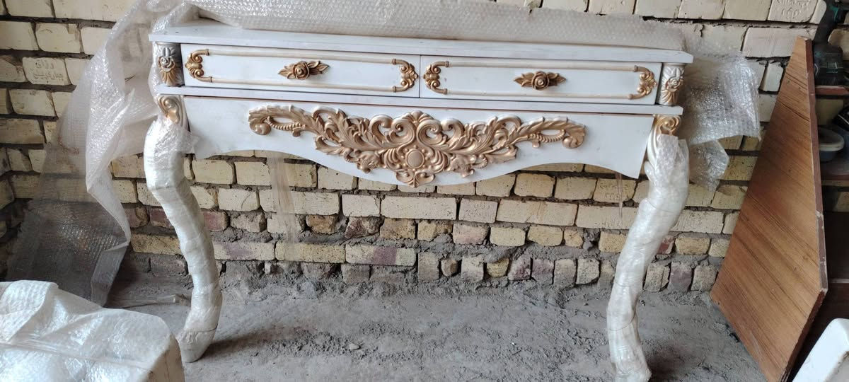 السلام عليكم كراسي عدد 3 معه مرايات وميوزه مكان بابل مدينه القاسم *********** ***********
