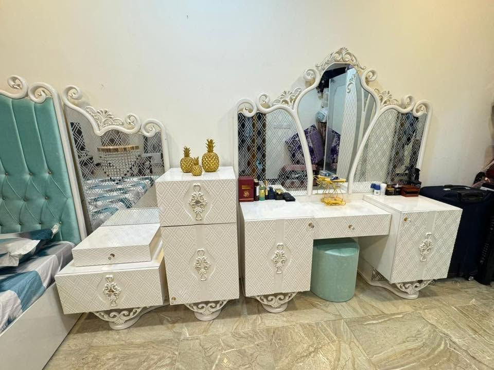 السلام عليكم غرفة للبيع استخدام قليل 
رايديها بمليون وبيها مجال للاستفسار ع الرقم 

‭***********‬
