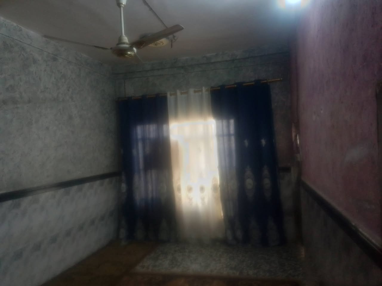 للبيع 150م سند 25 ام الهوه شارع الحمداني بصفه 3غرف نوم ***********
