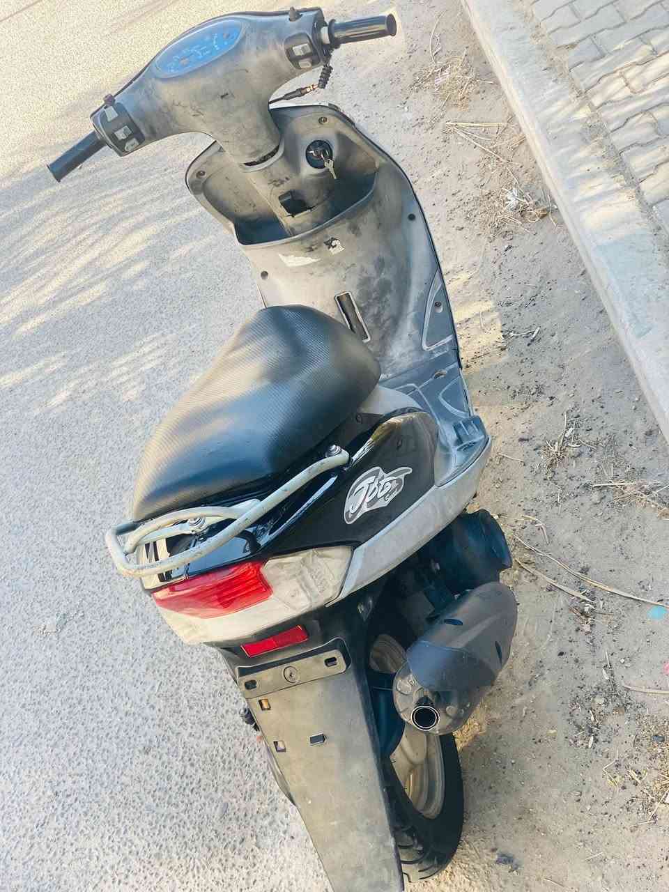 السلام عليكم قجمه للبيع بوشه(بلاديه49)فقط ولفات مبدل كهربائيات كلها شغاله دبلات الخلفي ول امامي شغال صطاب الوره شغال كلها كامله وجاهزه قضاء المدينه ***********
