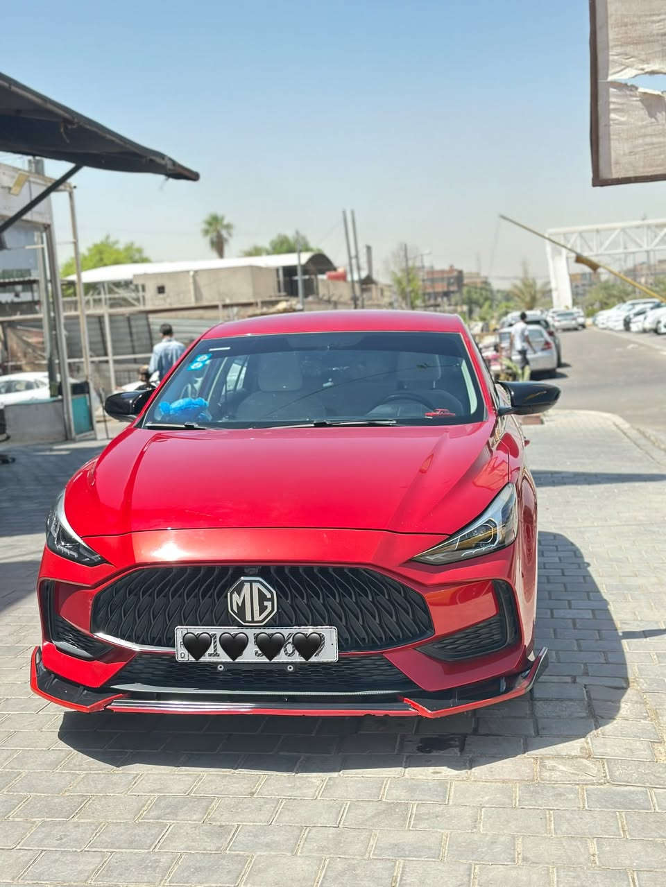 Mg gt 2023 تنفس طبيعي الخليجي 
ماشية ٣٨ الف كيلو 
سعرهة ١١٥ ورقة 
رقم بغداد الجديد 
السيارة نظيفة جداً وع مشاوير الدوام 
ضايفيلهة قطع لحية ودفيوزر خلفي وسكوبات وباتمان مري 
ومبدلين تخم تايرات جديد 
وادامة كامله من تبديل الدهن والفلاتر منا لل ٤٢ الف يلا تتبدل دهنهة وبيهة (تضليل قطع قماش لكامل السيارة تضليل ١٠٠٪؜)
 
    مواصفاتهة 
* المحرك 4 سلندر ال ١٥٠٠ عادي بدون تيربو 
* القوة: 120 حصان
* العزم: 150 نيوتن.متر
* ناقل الحركة: CVT أوتوماتيك
* نظام الدفع: أمامي (FWD)
* التسارع 0-100 كم/س: حوالي 10.5 ثانية
* خزان الوقود: 50 لتر
* استهلاك الوقود: حوالي 5.7 لتر/100 كم (يعادل نحو 17.5 كم/لتر). 
*Auto hold ❇️
بصمات ثنين 

المواصفات الخارجية 

* جنوط ألمنيوم 16 إنش
* مصابيح LED نهارية
* مصابيح خلفية LED
* مرايا كهربائية
* دخول ذكي (Keyless Entry). 

الداخلية

* مقاعد قماش
* شاشة معلومات وترفيه 10 إنش
* شاشة عدادات تقليدية مع شاشة معلومات صغيرة
* مكيف هواء
* عجلة قيادة متعددة الوظائف
* زر تشغيل المحرك (Push Start)
* مثبت سرعة (Cruise Control). 

السلامة

* وسادتان هوائيتان
* ABS
* EBD
* ESP (نظام الثبات الإلكتروني)
* كاميرا خلفية
* حساسات خلفية
* مراقبة ضغط الإطارات (TPMS)
* نظام المساعدة عند صعود المرتفعات (Hill Start Assist). 

التواصل على واتساب ارسال رسالة 
***********
