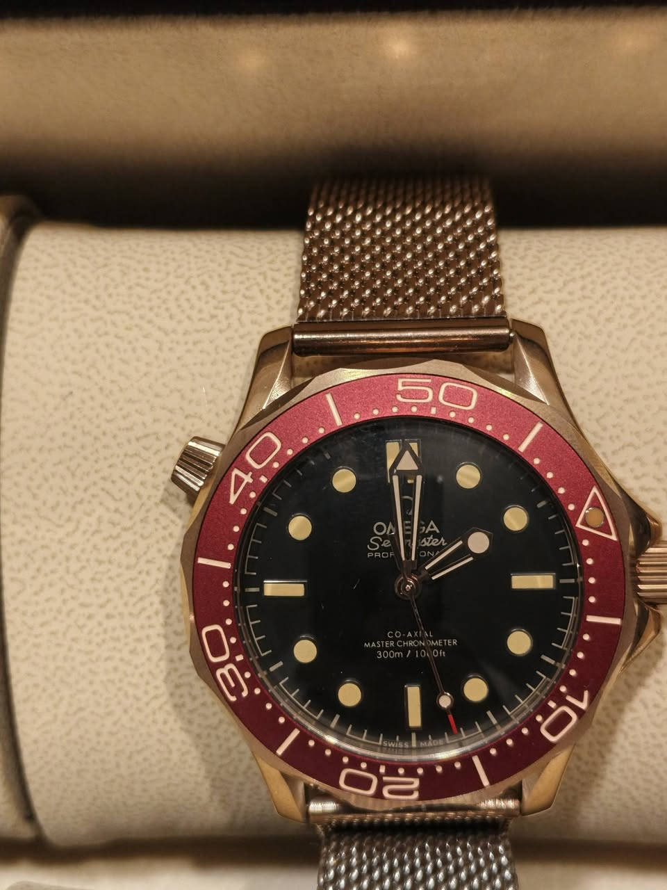 اوتو ماتك 
السعر 105000
بدون علبة 
تتوفر علب سعر العلبة خشب اصلي شعار اوميكا 15000
***********
Message فيكسا للساعات والمستلزمات VEXA on WhatsApp. https://wa.me/message/6ETKNGLXZLVLB
