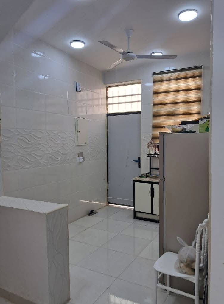 ⭕  . دار للبيع. مع الأثاث. منطقة  ال٣٦  . ١٢٥ م  10.5x12
 طابق واحد. غرفتين نوم  مطبخ صالة إستقبال صحيات داخلية وخارجية  تهويات ٢.  بناء حديث  ٢٠٢٥  يباع مع الأثاث  
السماوة ال ٣٦   ركن   . مقابل خدمات 
لمعرفة السعر وباقي التفاصيل 
ماعليكم سوى التعليق لتصلكم  على بريدكم الخاص 📨
         ٠٠٠٠٠٠٠٠٠٠٠٠٠٠٠٠٠
للأستفساراكثر زيارة مكتب عقارات الطيف الكائن في منطقة حي الصدر مقابل معرض الحلي سايد مطعم دجله او الاتصال على 
*********** واتس  .  *********** 📞
