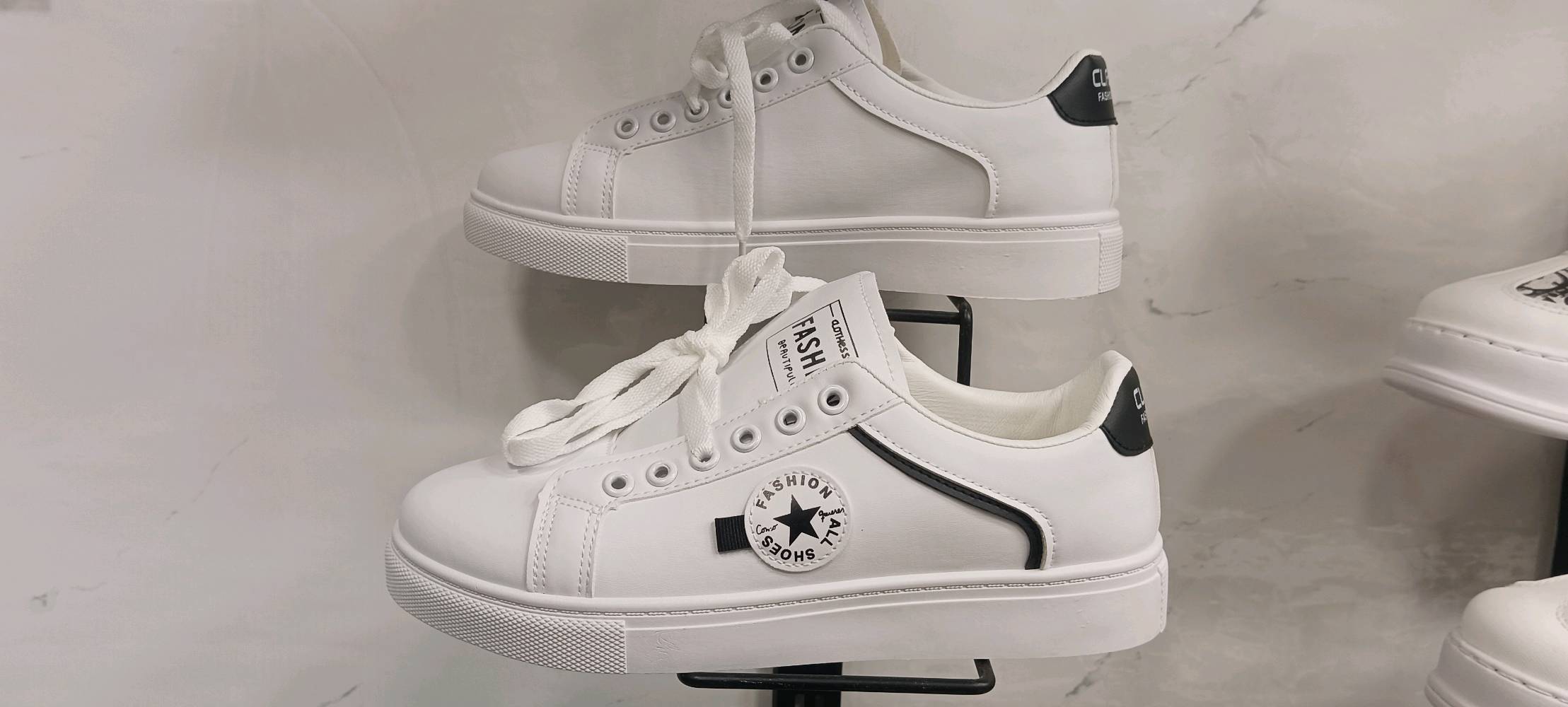 الجبيله شارع السايلو قرب مستشفى الشفاء 
احذيه جديده