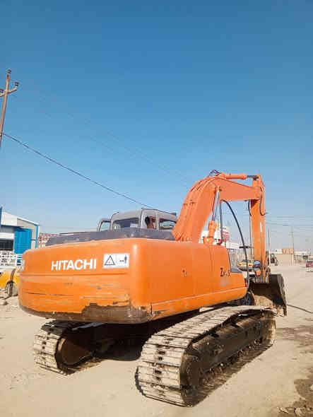 السلام عليكم للبيع حفاره هيتاشي زت مديل 2003 رقم ألماني حفاره بلاديه ومكفوله مامفتوحه بيه برغي حفاره مكفوله كفاله عامه تبريد بلادي حفاره جديدها حداديه زناجيل ورولات وصينيه نضافه 100من 100  حفاره جديدها وبلاديه كهربائيات بلاديه وحفاره جاهز الشغل مابيها اي نقص الإستقرار الاتصال عل رقم ***********
***********
