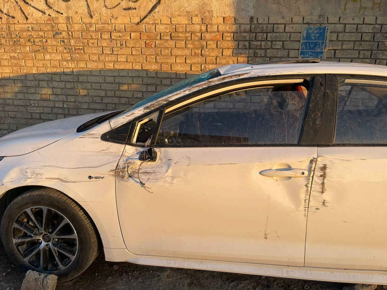 سلام عليكم 
سيارة كورولا مديل 25 معروضه للبيع
متعرضه الى حادث الضرر مثل ما موضح بالصور و الفيديو
سيارة سليمه الairback
ماشيه فقط 10000km زيروا
للاستفسار عن السعر و تفاصيل اكثر الاتصال على الرقم :*********** ابو احمد
غير متواجد ع الانترنت
