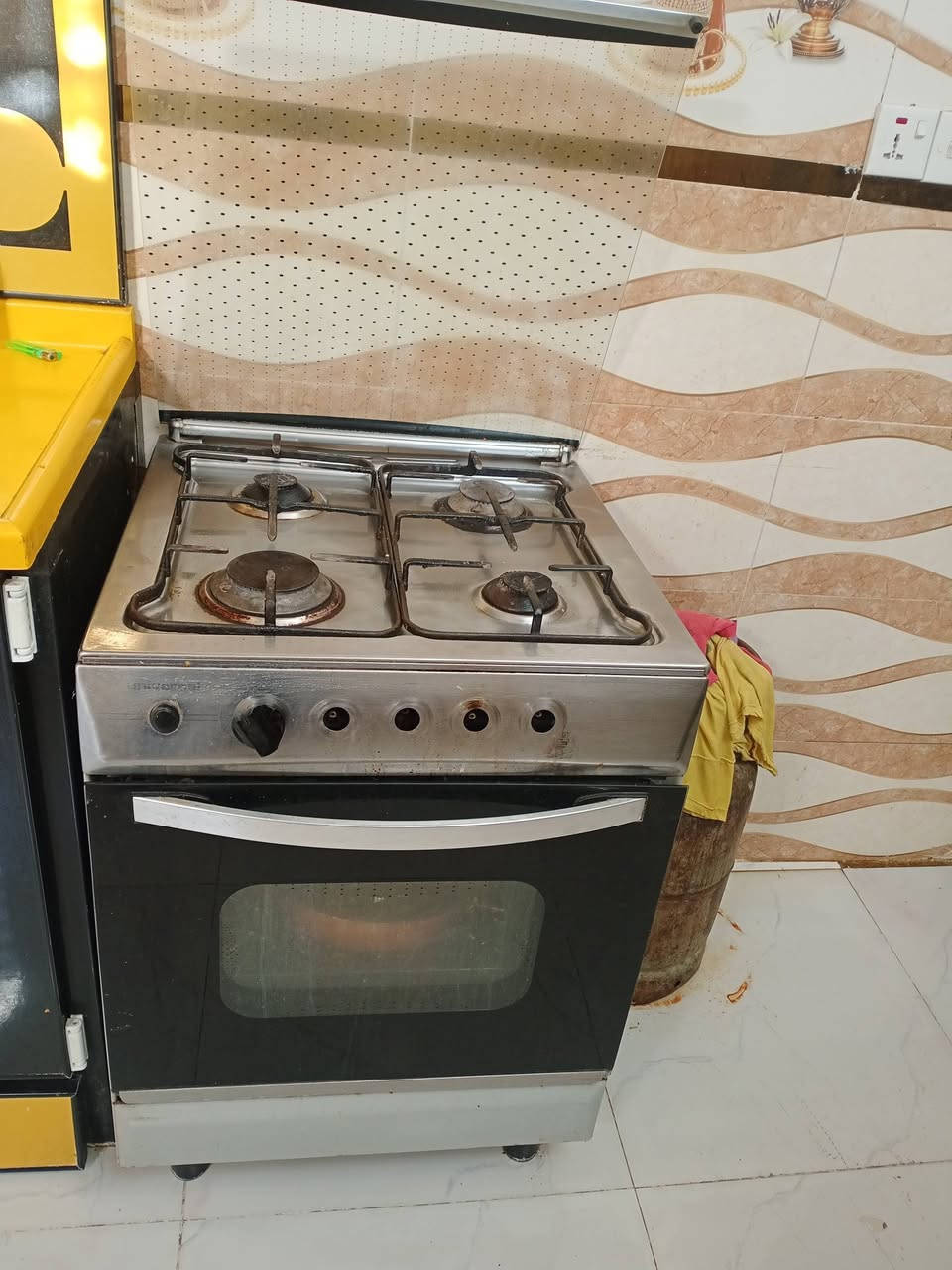 طباخ شغال ناره زركه قياس ٦٠ في ٦٠ ناقصه فقط دكم الوحده ب الف دينار شغال فرن فوك وجوه ولا يصخم لا بي خلل سعر ٧٥  للاتصال / *********** 
ملاحظه المسنجر متعطل ارد اتصال فقط على الرقم
