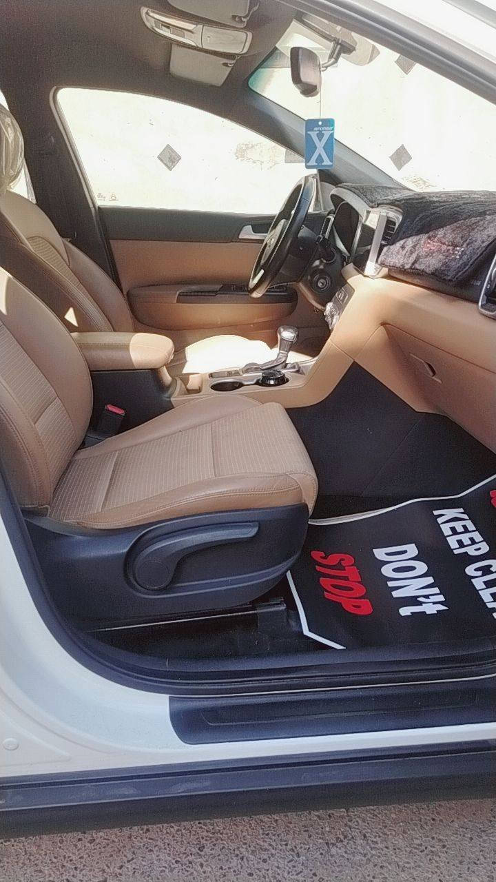 السلام عليكم
كيا سبورتج خليجي  موديل 2020

ماشية٩٣حقيقي
محرك ٢٠٠٠ دوش 
رقم بغداد تحويل ثاني
سايد بريك برجل
شاشة كبير
.داخل لونين حمصي واسود.
حساس امامي وخلفي.
خمسه ويل كب .
قطعتين تبريد 
كامرة خلفيه.
تحكم ستيرن
 . 
سيارة جاهزة من كل النواحي صدر تايرات
السعر١٩٣
الاستفسار ***********
العنوان بغداد ملاحظه المشر عليهن صبغ
