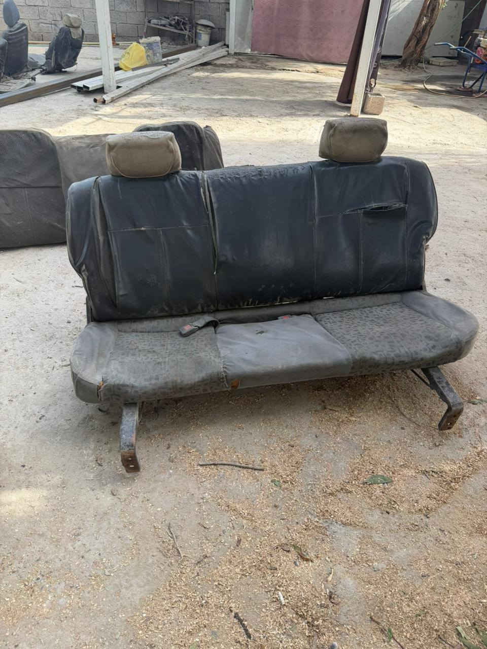 اسلام عليكم
كشنات مال بريجو مابيهن اي شي يعني اي كسر مابيهن بس يرداهن دوشمه سعر 50 
***********
