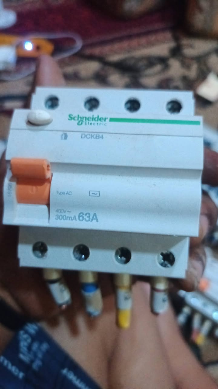 سلام عليكم هاي وجبه جديد مال حاويه شنايدر لصلي  شرط شغل 50 قطعه ابيع شلعه واحده ب 350 الف
***********
