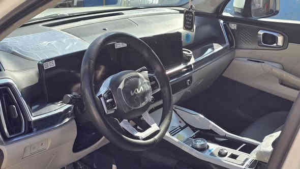 سورنتو 2024 رقم بغداد الدولي
مكانها بغداد
ضمان الدولية
خليجي 6 سلندر  7 راكب
السياره ماشيه 18 الف 
مكفولة من الدعامية للدعامية 
بصمه تشغيل + أبواب 
شاشه كبيره متصله
لايت زنون 
حساس امامي خلفي 
حساسات مطر 
كامره دواره 
3قطع تبريد 
GPS
ارضيه جلد 
جنطه كهرباء  
كير ماوس
دخول ذكي 
شفتات
شاحن لاسلكي 
سايد بريك بصمه 
اوتو هولد 
تحكمات استيرن 
بردات خلفيه بلاد 

للاستفسار (***********)
